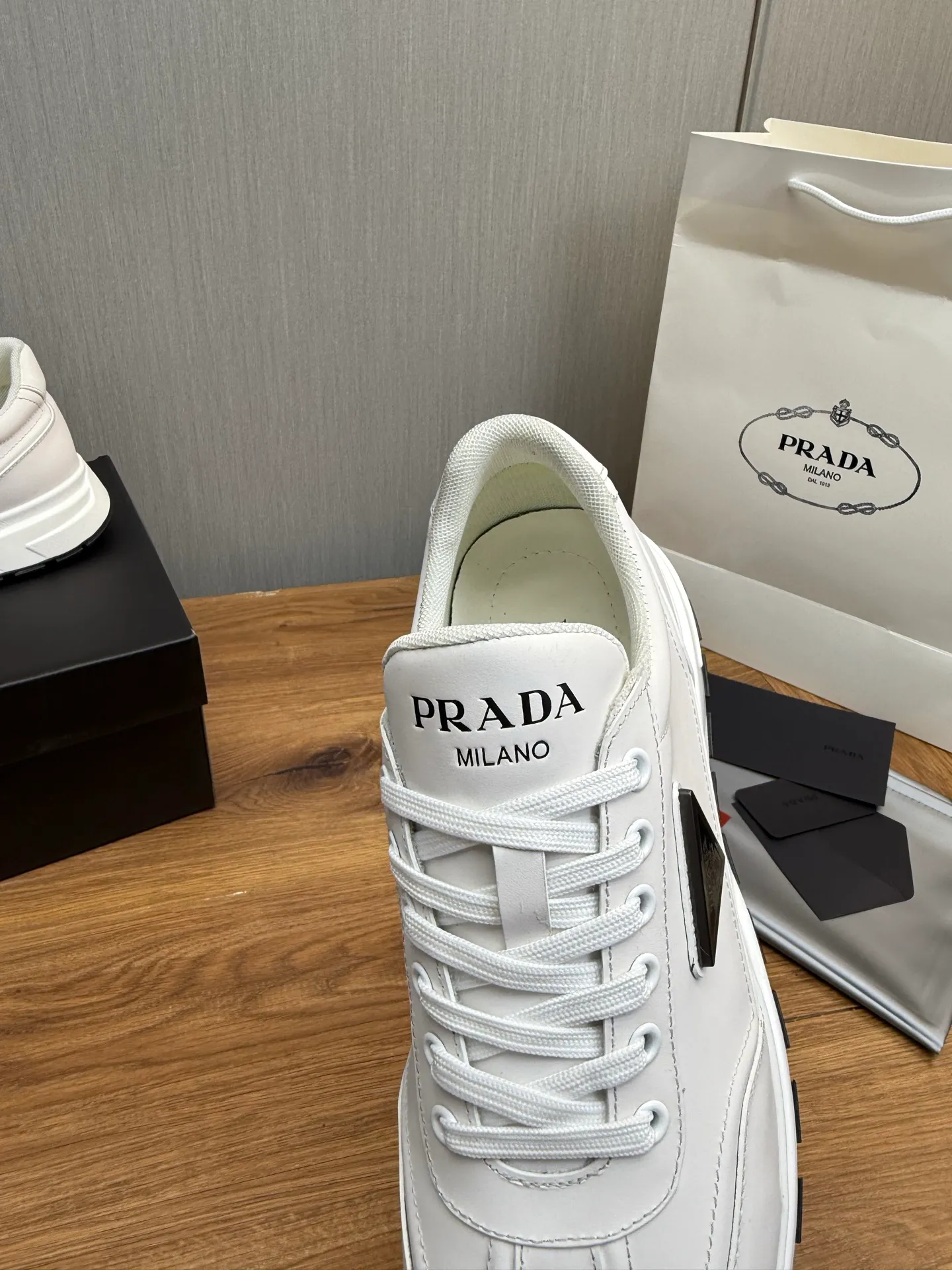 Factory price 640💰 [PRADA] Popular items in men's shoe counters, synchronized with the official website, 1 high-quality shipment ✔️Original cowhide + cowhide lining, 1🆚1 replica, original sole, 38-45 (45 customized, non-refundable)
